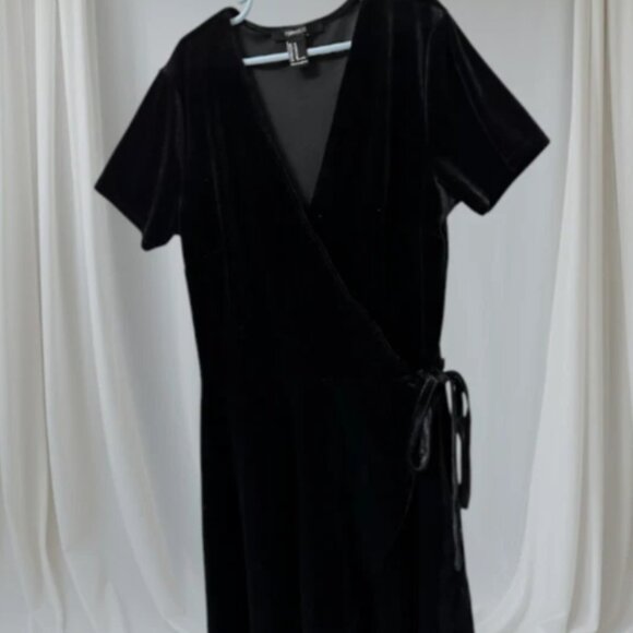New Forever 21 Black Velvet Wrap Dress – Short Sleeve Tie Waist - Picture 5 of 7